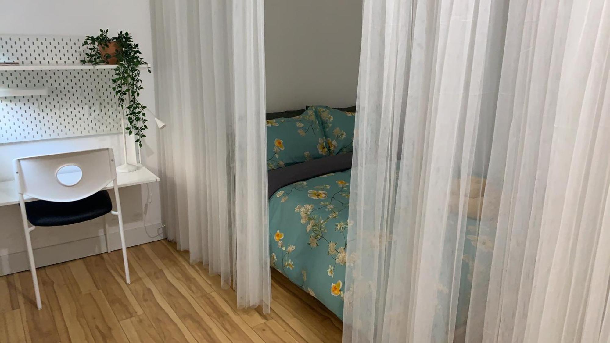Hospedagem domiciliar Hummingbird's Retreat-one Bedroom-private Bath-private Entry Door