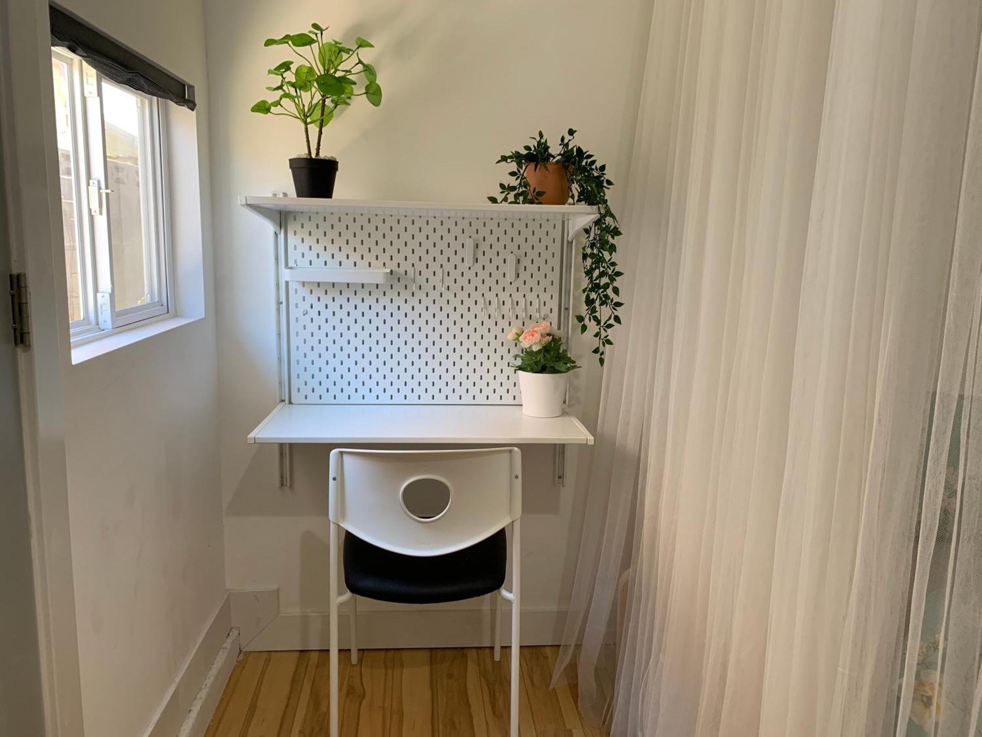 Hospedagem domiciliar Hummingbird's Retreat-one Bedroom-private Bath-private Entry Door *