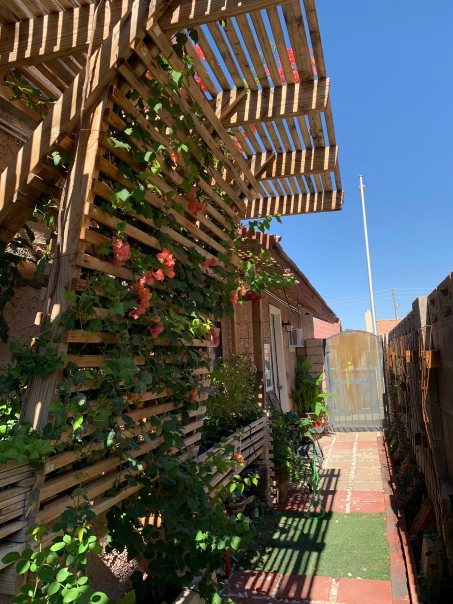 Hospedagem domiciliar Hummingbird's Retreat-one Bedroom-private Bath-private Entry Door *